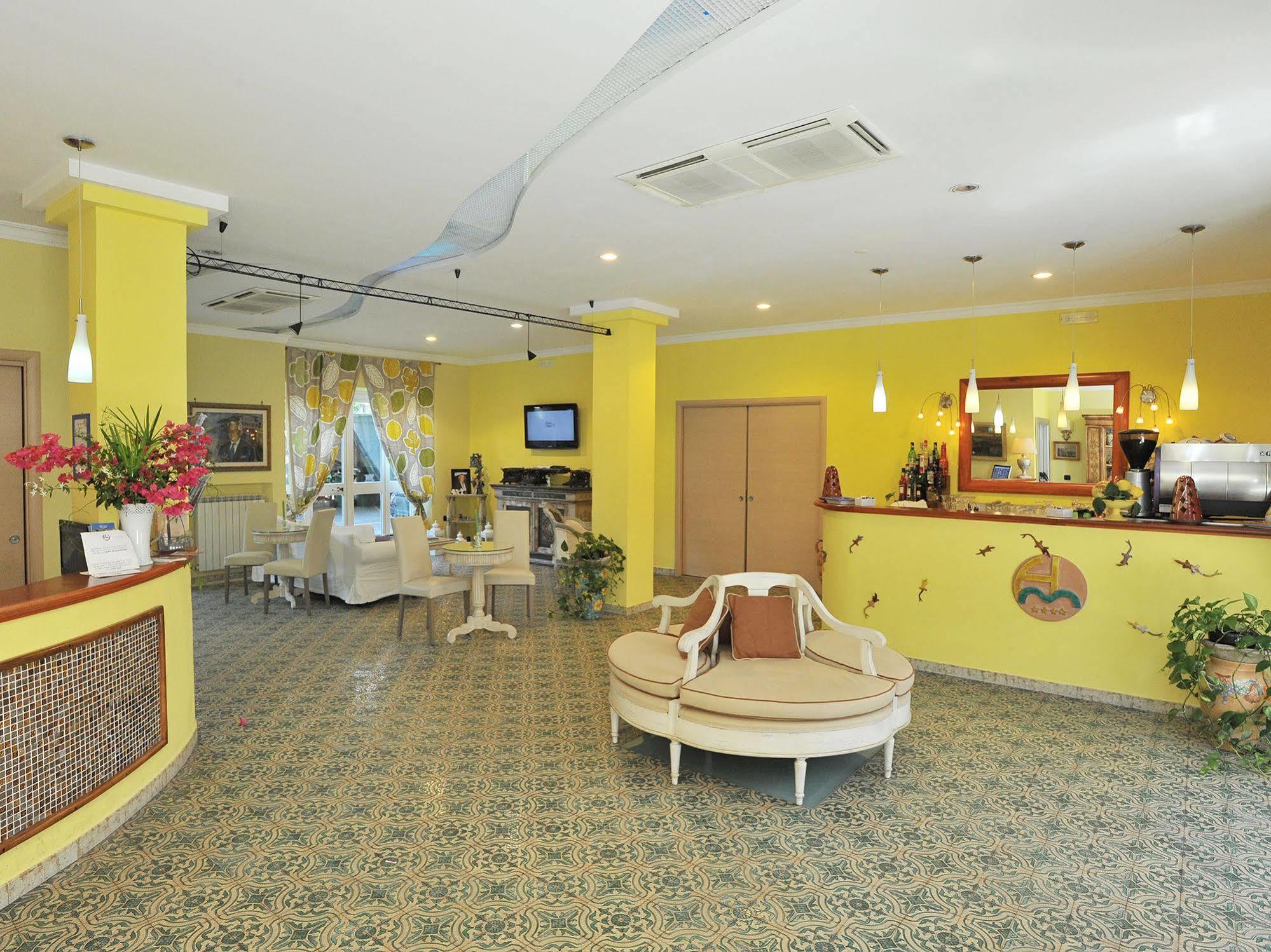 Hotel Miramare Maiori Bagian luar foto